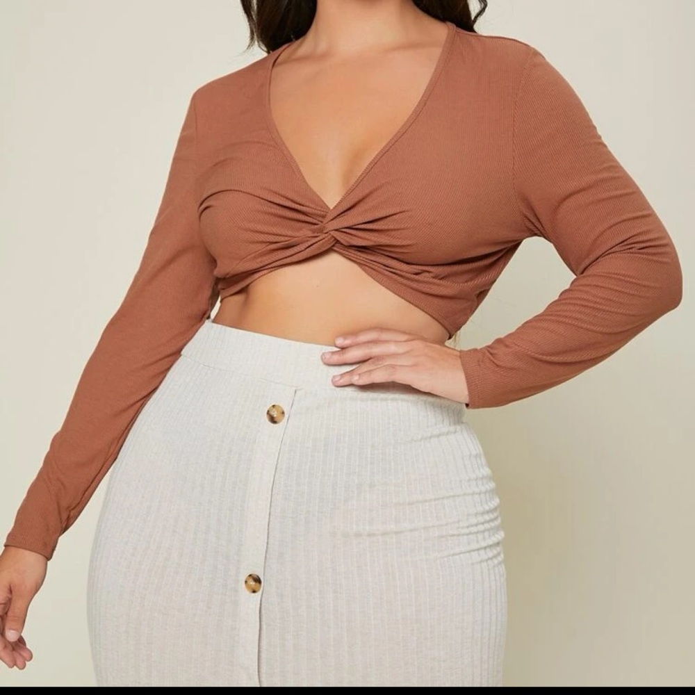 Twist Front Solid Crop Tee
